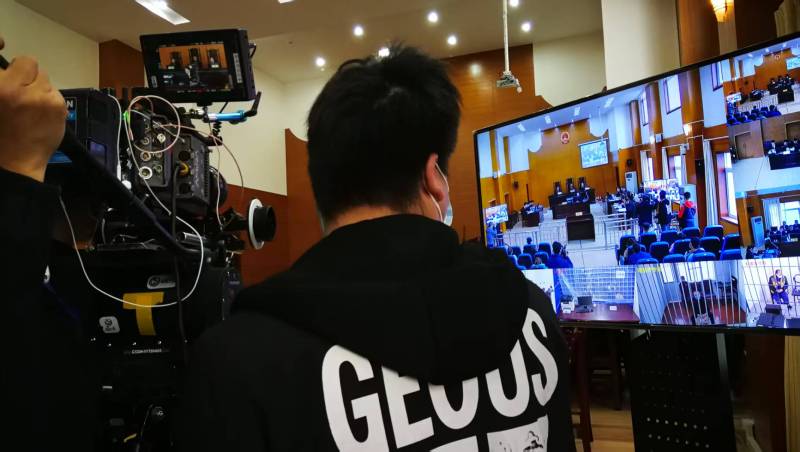 AI生成VS人工创意——乾县广告片拍摄公司的技术浪漫主义实践